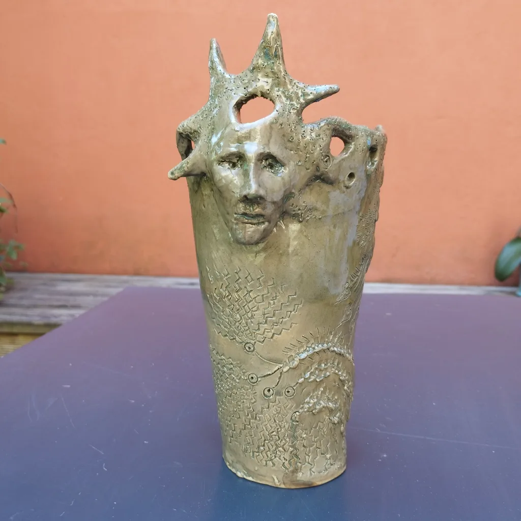 vase sculpture